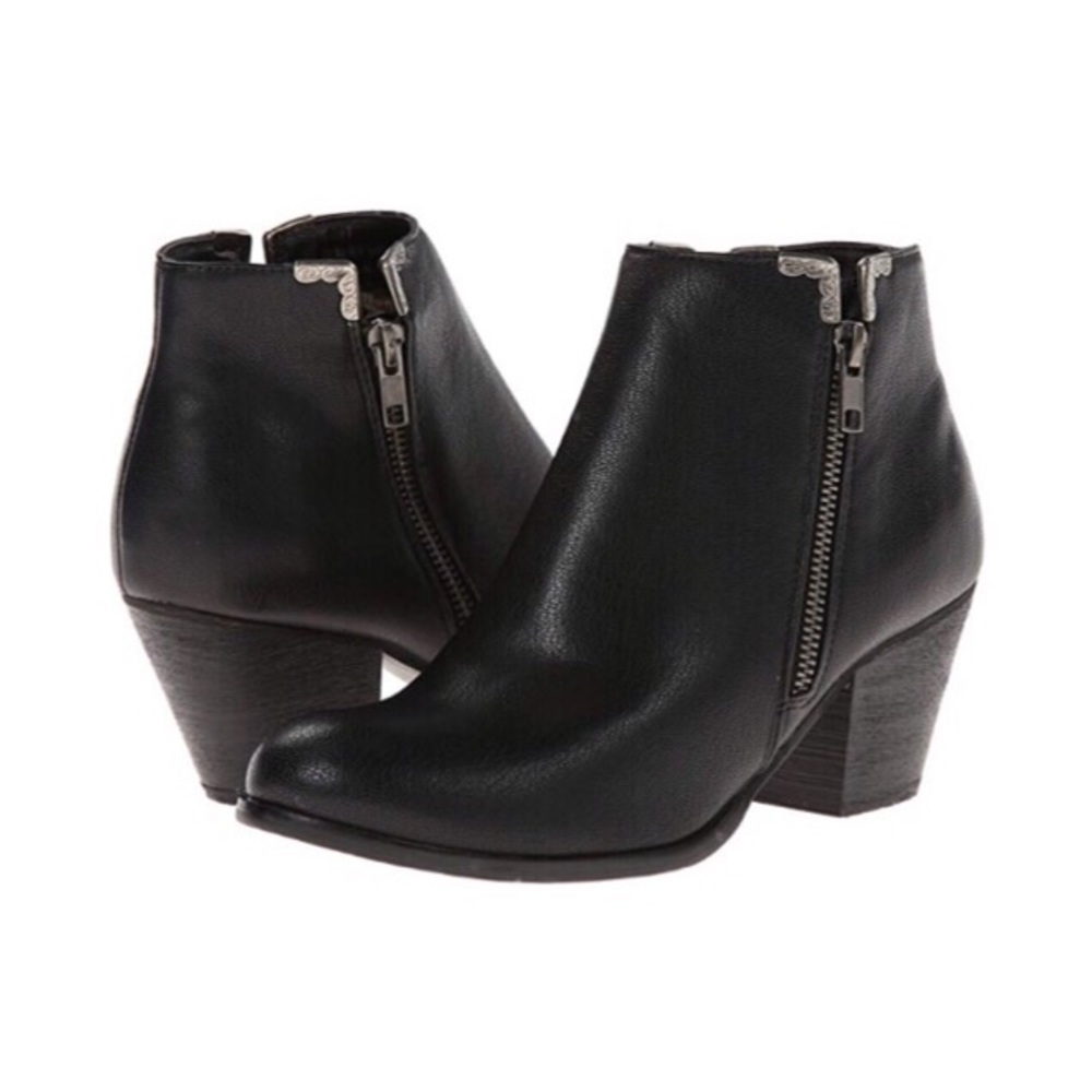 🍃VERY VOLATILE Clover Black Ankle Booties